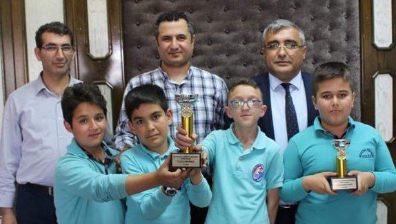 2017 Ulusal Egemenlik Ve Çocuk Bayramı Turnuvasında Okullara Kupa Verildi