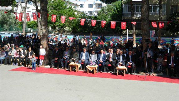 23 Nisan Ulusal Egemenlik ve Çocuk Bayramı´nın 97. Yılı İlçemizde düzenlenen törenle kutlandı.