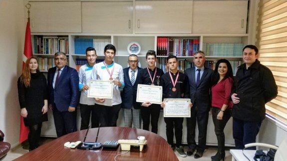 16. Uluslararası İstanbul Mutfak Günleri Gastronomi Yarışmasında Serik İMKB Mesleki ve Teknik Anadolu Lisesi Öğrencileri Bronz Madalya Kazandı