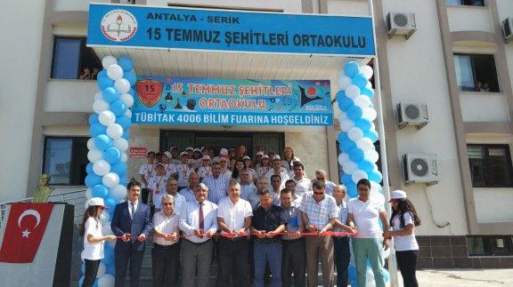 İlçemiz 15 Temmuz Şehitleri Ortaokulu’nda 4006 TÜBİTAK Bilim Fuarı, Fen Laboratuvarı ve Fen Sokağı Açıldı