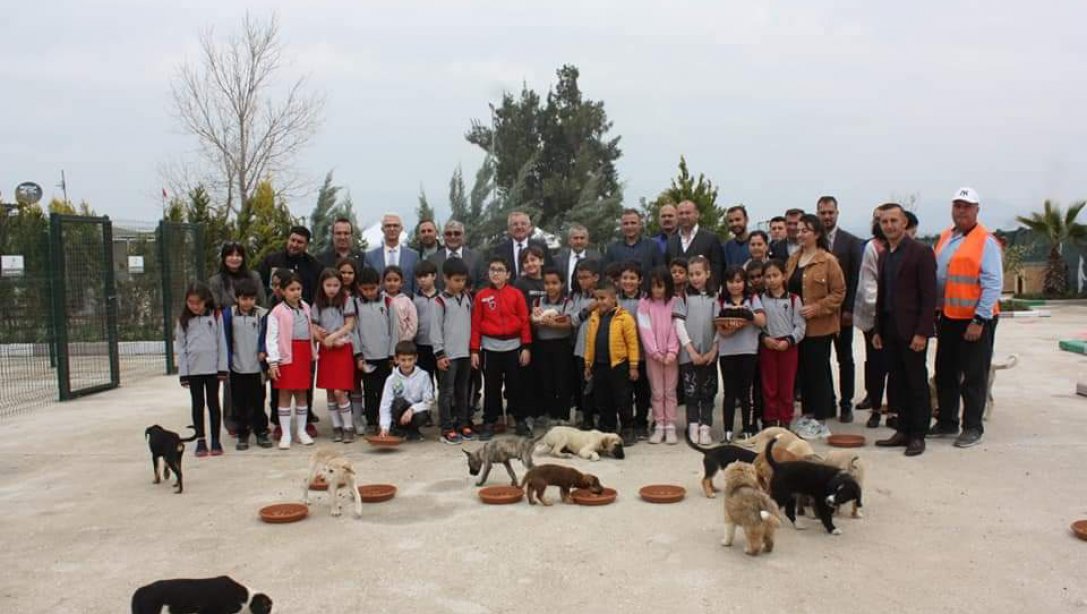4 Nisan Dünya Sokak Hayvanları Günü'nde Belediyemizin Bakım ve Rehabilitasyon Merkezini ziyaret ettik.