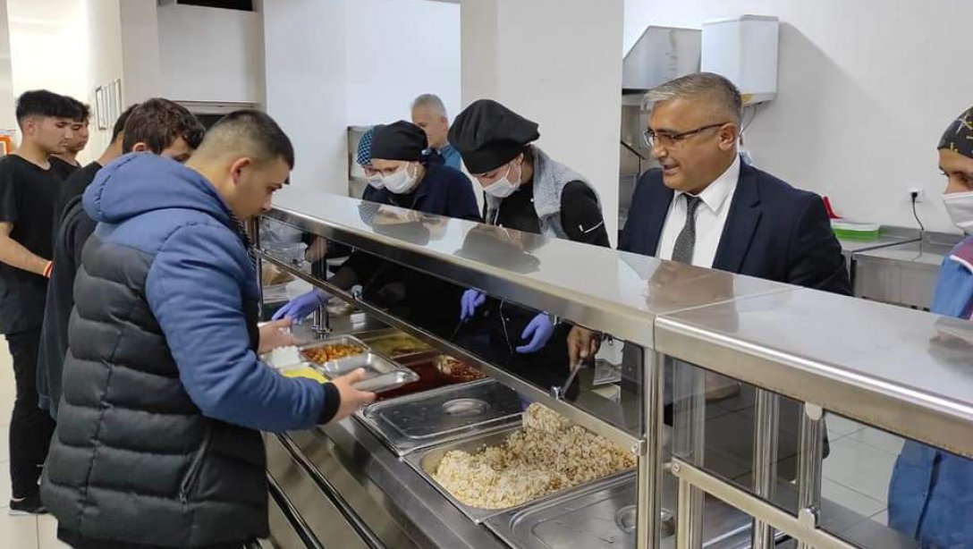 Serik Anadolu İmam Hatip Anadolu Lisesi Pansiyonunda İftar Yemeği