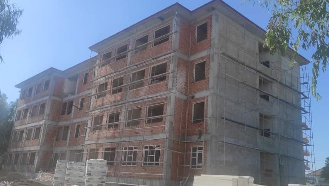 Hasan Güçlü Mesleki ve Teknik Anadolu Lisesi inşaatında incelemelerde bulunuldu.