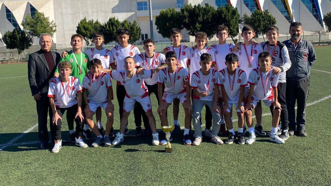 Tekeli Ortaokulu Erkek Futbol Takımımız Antalya Birincisi