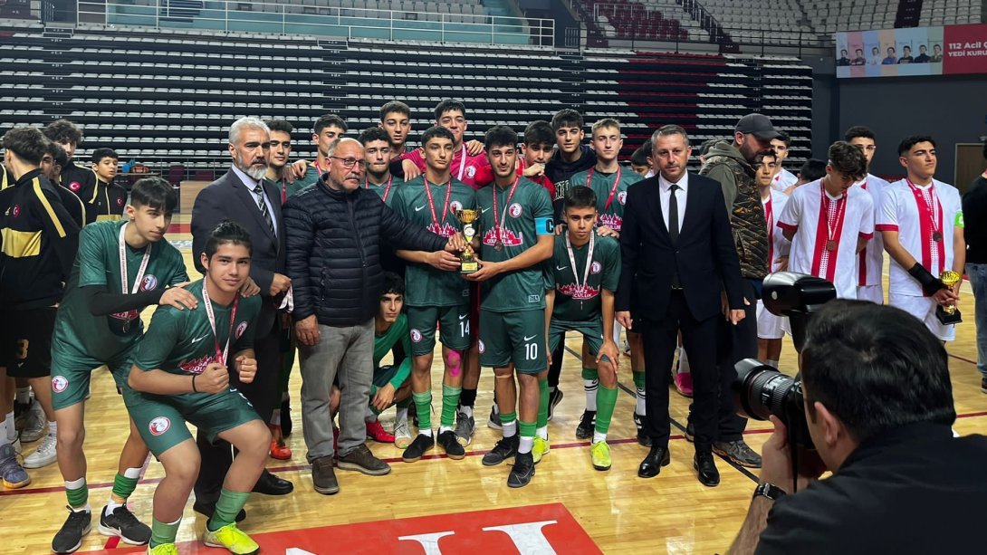 Serik Atatürk Anadolu Lisesi Gençler Futsal Müsabakalarında Antalya İkincisi