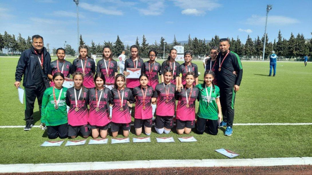 Hacı Mustafa Bankoğlu Ortaokulu Yıldız Kız Futbol Takımımız Bölge Şampiyonu Oldu