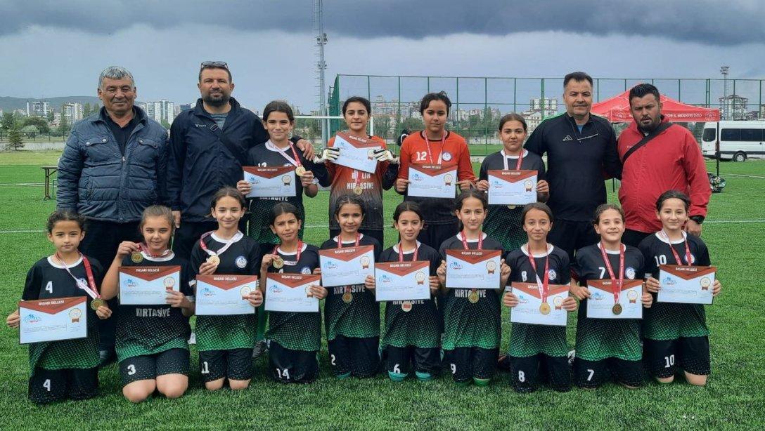 Hacı Mustafa Bankoğlu Ortaokulu Kız Futbol Takımımız Bölge Şampiyonu Oldu
