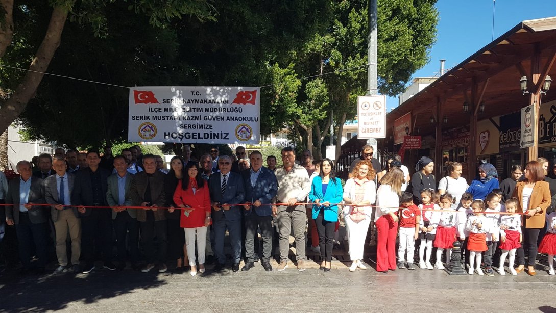 Mustafa Nazmi Güven Anaokulu Öğrencilerinin Hazırladığı Bayrak Konulu Resim Sergisi Açıldı.