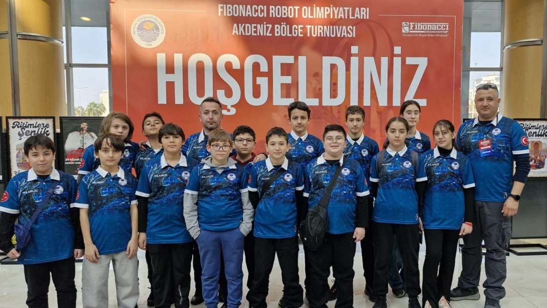 Serik Bilim ve Sanat Merkezi Robotik Takımı ilk defa katıldıkları müsabakadan iki kupa ile döndü. 